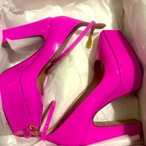 Brand :Valentino Garavani 👠👠👠